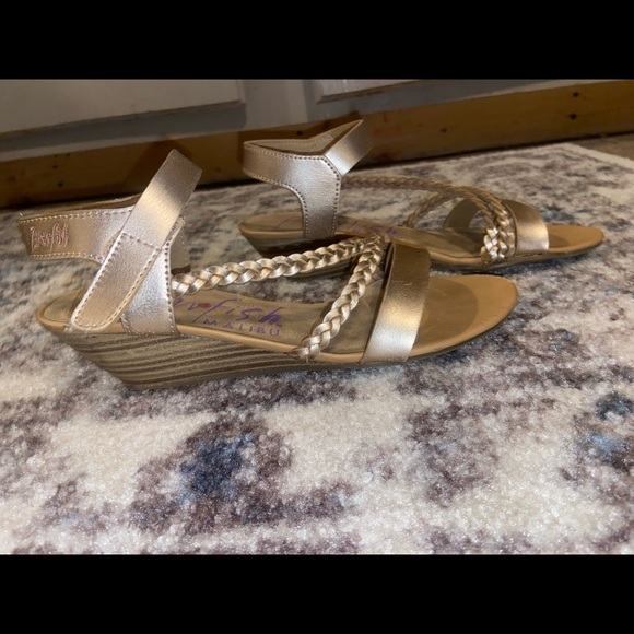 Blowfish Gold Wedge Sandals Women’s Size 9 - Picture 1 of 5